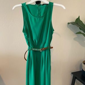 Beautiful green dress with belt included